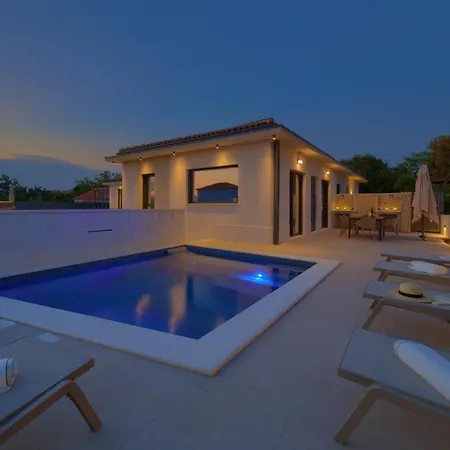 Vikendica Quarnaro With Heated Pool