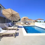 Ferienhaus Quarnaro With Heated Pool