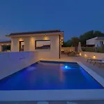 Quarnaro With Heated Pool Ferienhaus