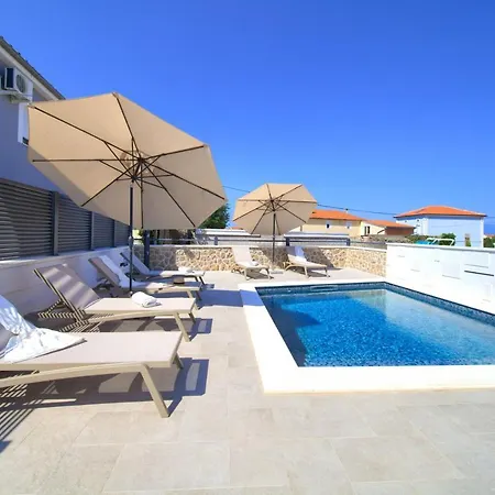 Vakantiehuis Quarnaro With Heated Pool