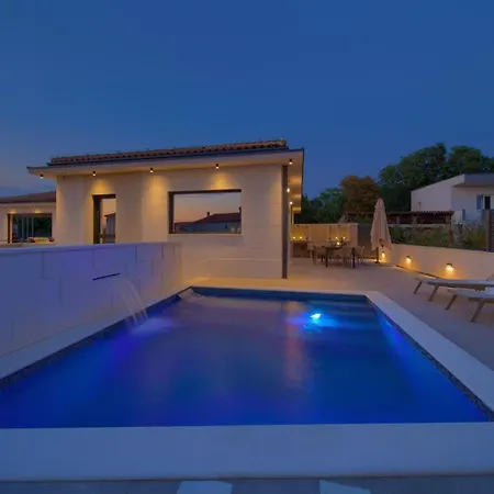 Quarnaro With Heated Pool Prázdninový dům