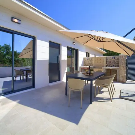 Tatil Evi Quarnaro With Heated Pool Omišalj