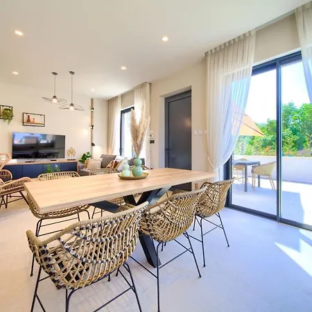 Quarnaro With Heated Pool Nyaraló Omišalj