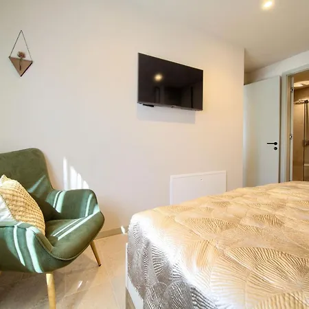 Quarnaro With Heated Pool Holiday home Omisalj