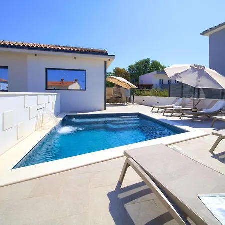 Casa vacanze Quarnaro With Heated Pool Omišalj