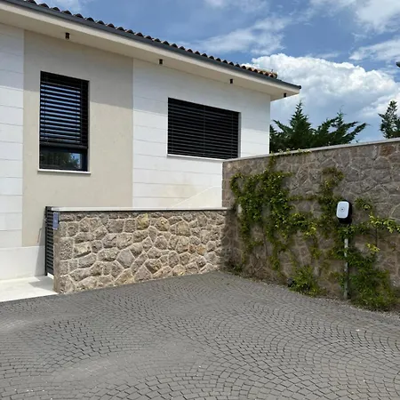 Quarnaro With Heated Pool Casa vacanze