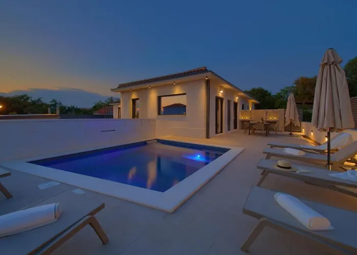 Tatil Evi Quarnaro With Heated Pool