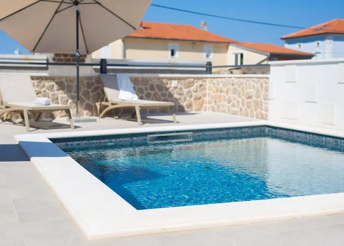 Quarnaro With Heated Pool Tatil Evi Omišalj