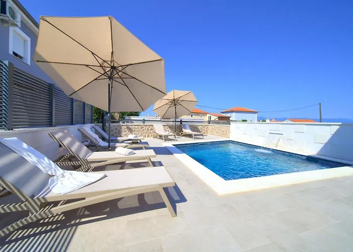 Vakantiehuis Quarnaro With Heated Pool