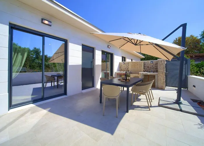 Tatil Evi Quarnaro With Heated Pool Omišalj