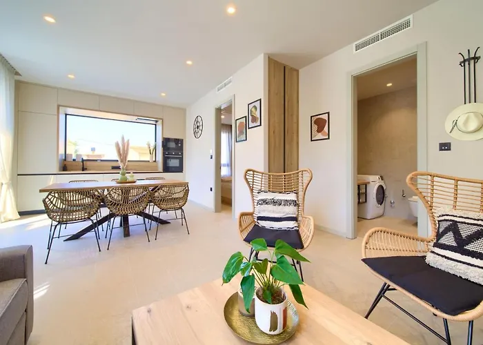 Quarnaro With Heated Pool Vakantiehuis