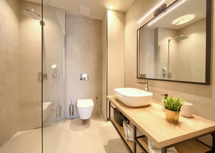 Quarnaro With Heated Pool * Omišalj