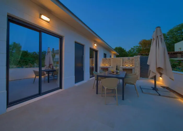 Quarnaro With Heated Pool Tatil Evi Omišalj